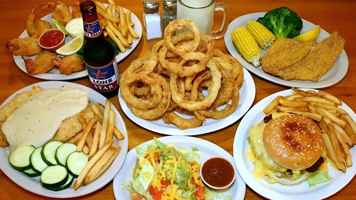 Having served San Antonio for 46 years with comfort food and community warmth, Good Time Charlie's has shut its doors this October.