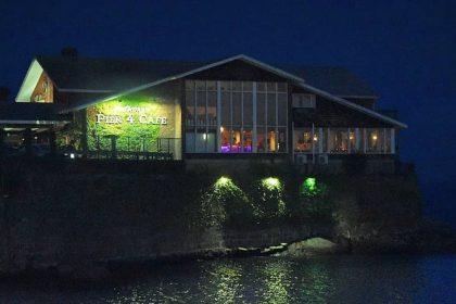 Anthony’s Pier 4 Cafe and Hawthorne storefront