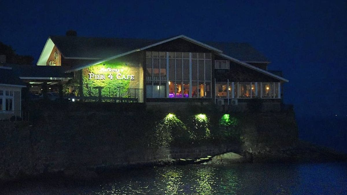 Anthony’s Pier 4 Cafe and Hawthorne storefront