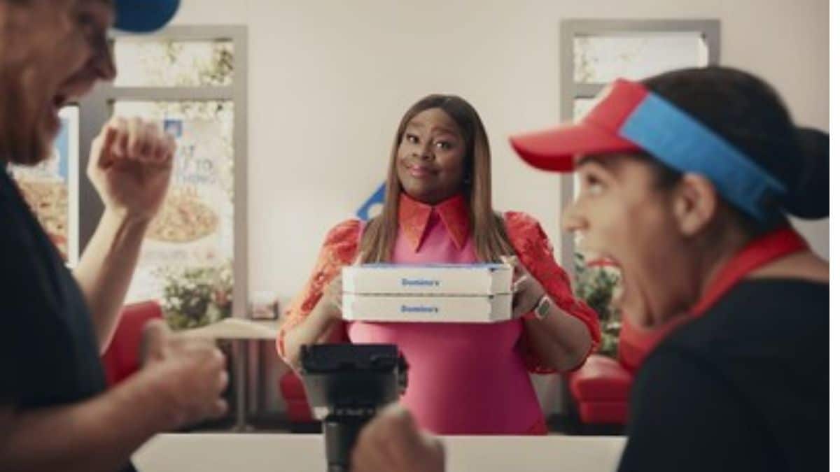 Retta with Domino's pizza image
