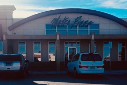 Metro Pizza storefront