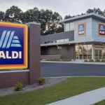 The River North store kicked off its opening on Thursday by treating customers to gift cards, a limited-time holiday deal, and a giveaway program.