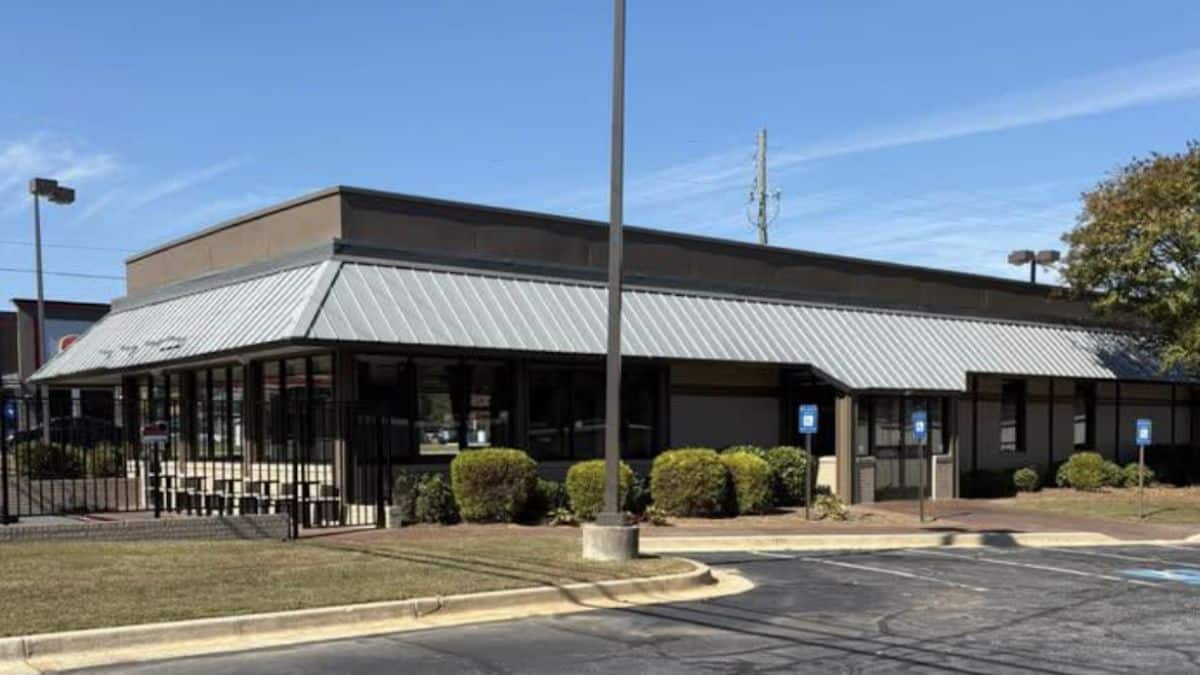 Tilly’s Smokehouse storefront