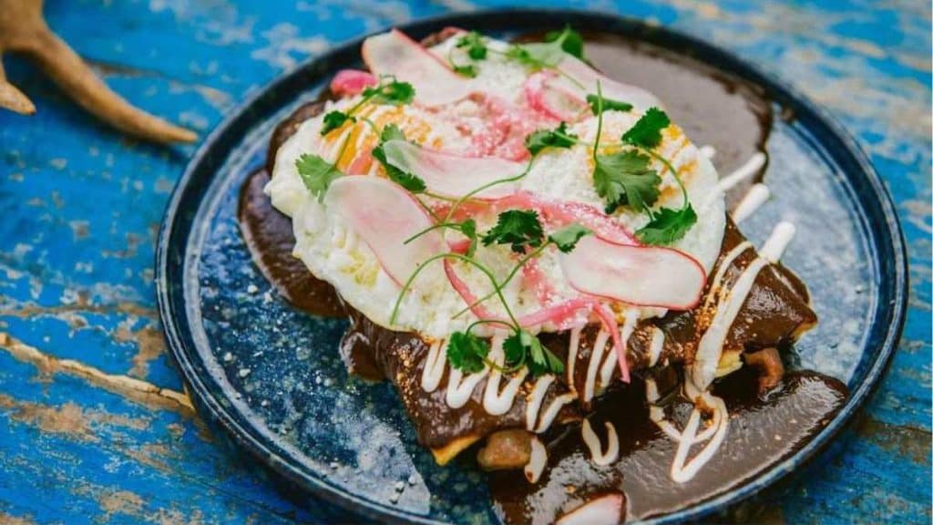 These items are made with pasture-raised eggs. However, the L.A. location served vegan picks as well. A coffee whiskey blend with vanilla, cold brew, and the Breakfast Shot are other highlights.