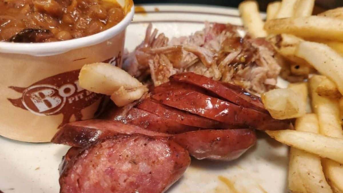 The restaurant was known for its Bono’s smoked wings, St. Louis Ribs, and BBQ cheese fries