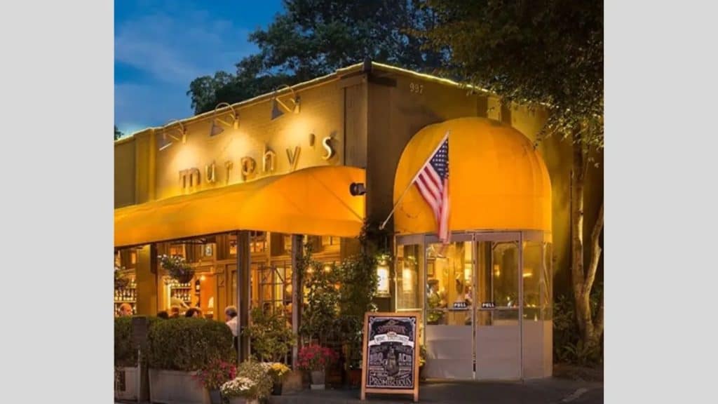 Entry and outdoor sitting at Murphy's