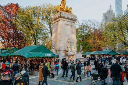 Starting from December 2 to 31, the market will feature vendors, food, and handmade gifts.