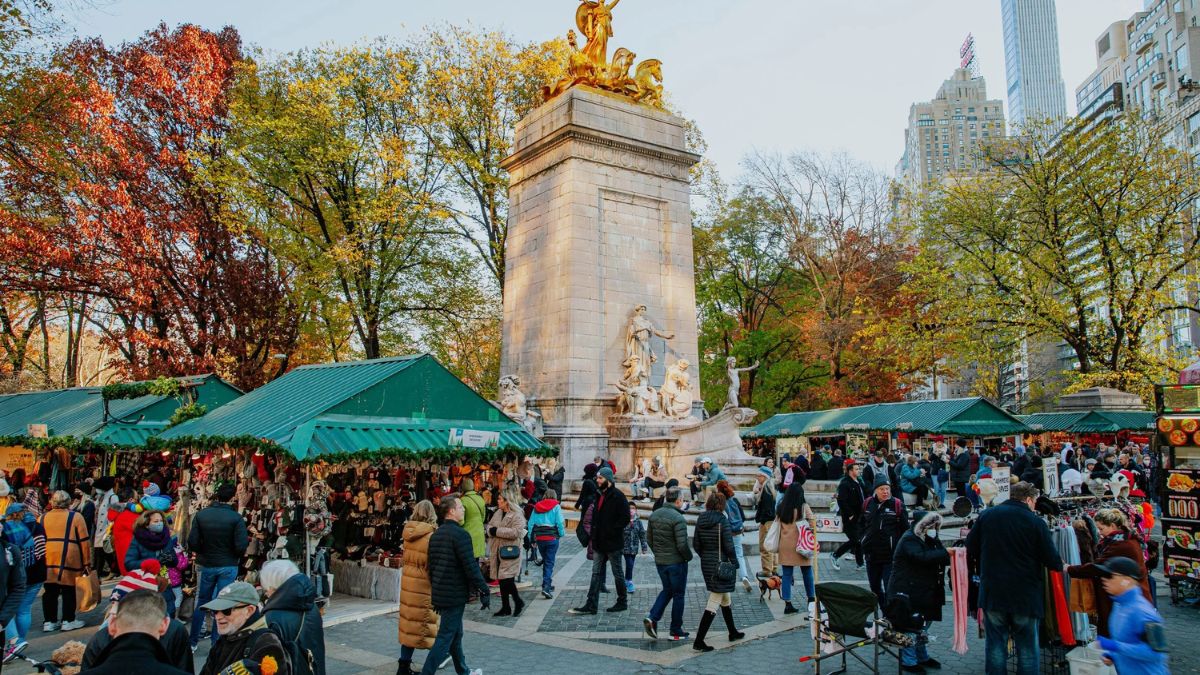 Starting from December 2 to 31, the market will feature vendors, food, and handmade gifts.