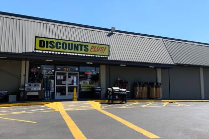 Discounts Plus to close two Oregon locations.