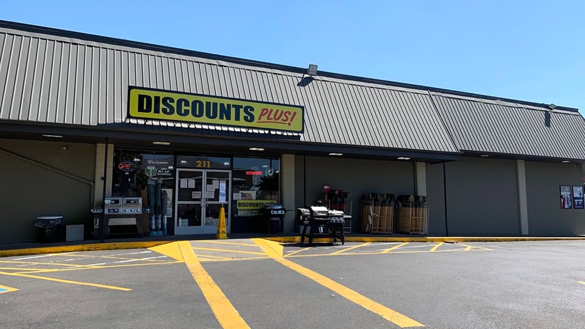 Discounts Plus to close two Oregon locations.