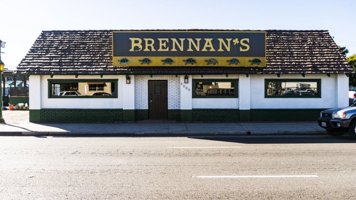 Brennan's Pub storefront