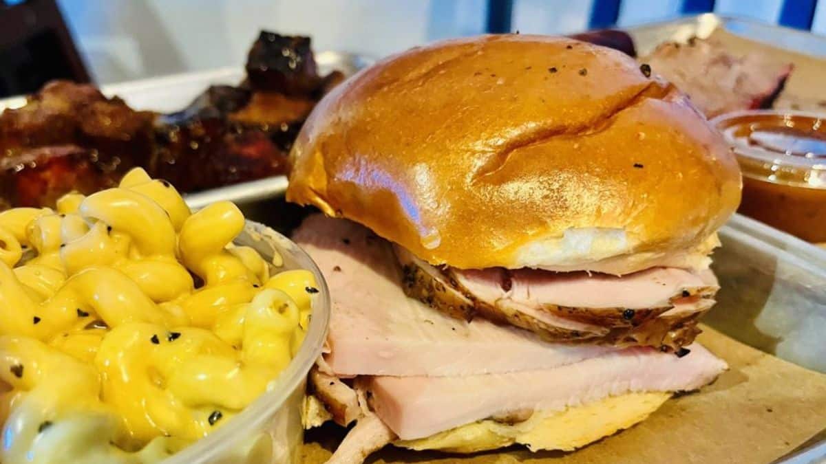 Brett's BBQ Shop food