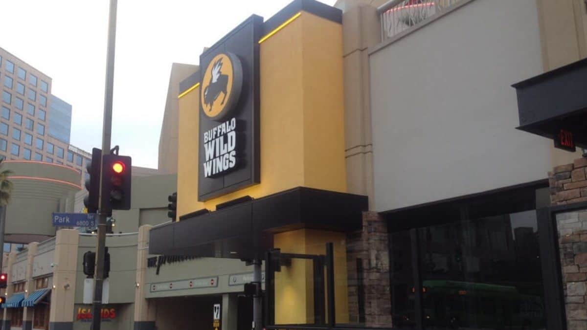 Buffalo Wild Wings' storefront