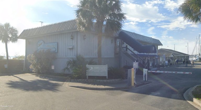 Fin & Crab to Replace Marina Variety Store, Keeps ‘Same Smiling Faces’
