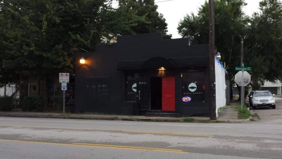Ninja Ramen storefront