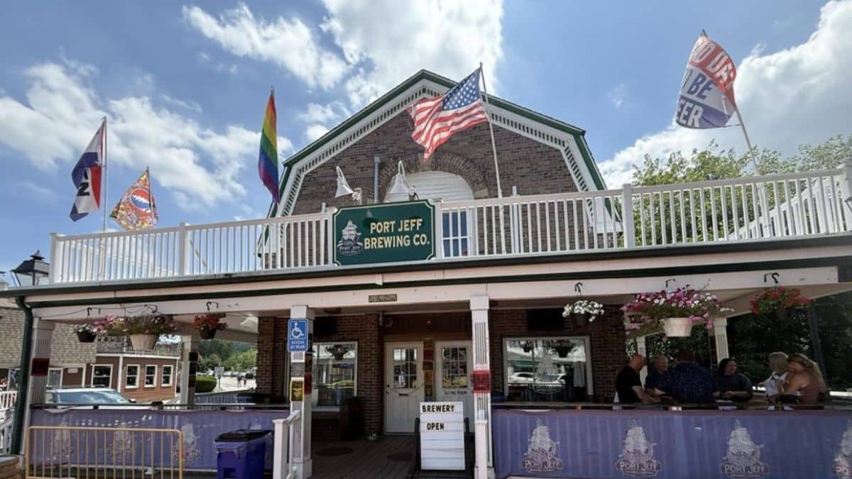 Port Jeff Brewing storefront