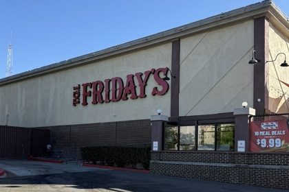 Popular restaurant chains that closed hundreds of locations in 2025