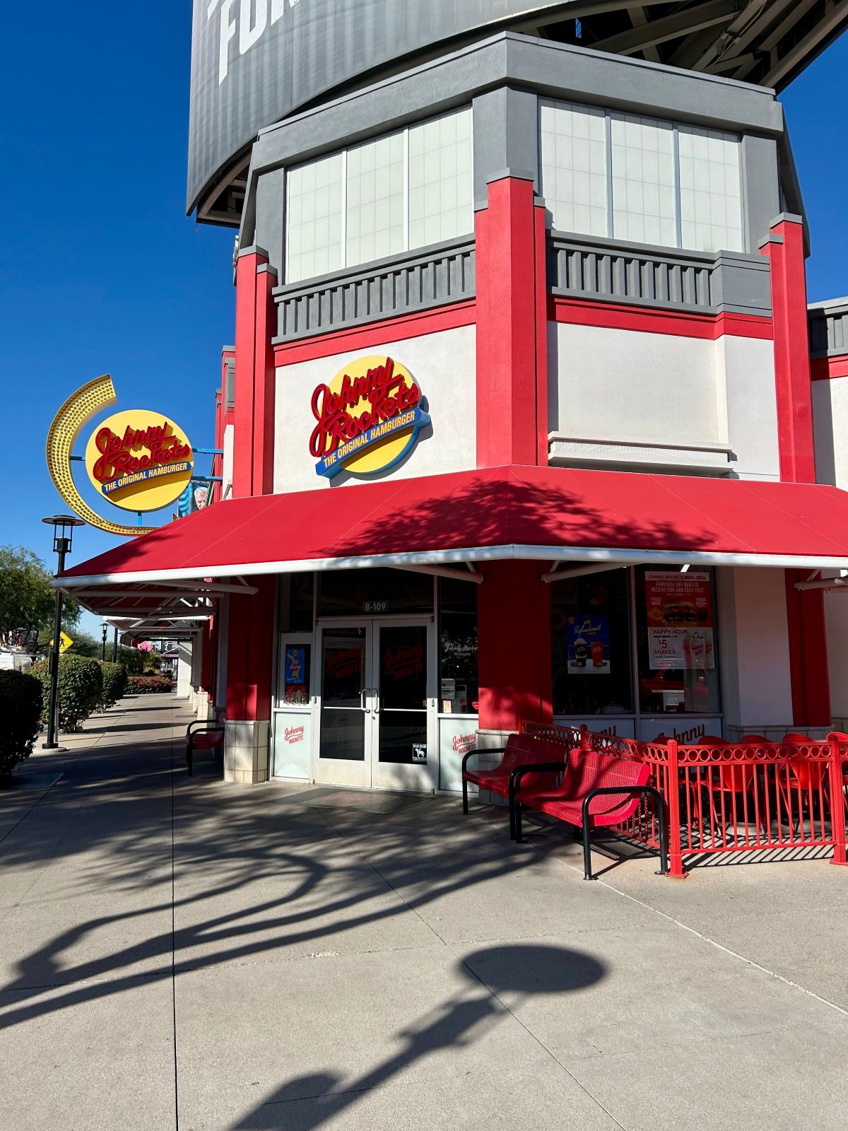 Retro Burger Spot Johnny Rockets Has a Bright Future in Arizona