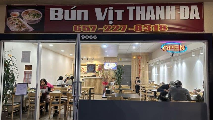 Bun Vit Thanh Da was reported for multiple health code violations, including the accumulation of dust and grime and improper storage