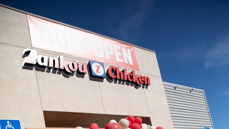 A Beloved Mediterranean Chicken Chain Expands With a New Lawndale Location