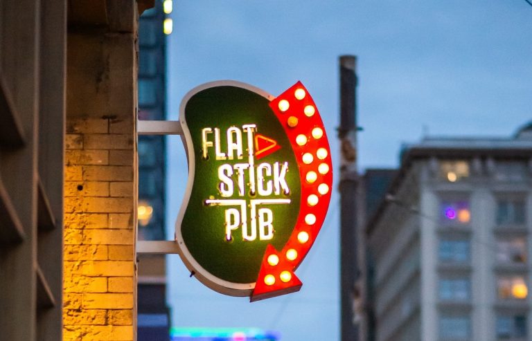Flatstick Pub Tees Up Woodinville Location in Schoolhouse District