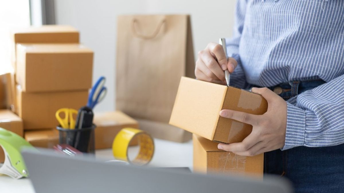 Multi-Color Corporation has filed for pre-packaged Chapter 11 bankruptcy protection as part of a recapitalization effort aimed at reducing debt. 