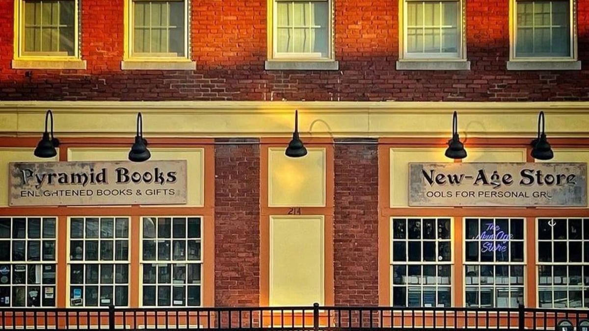 Pyramid Books storefront