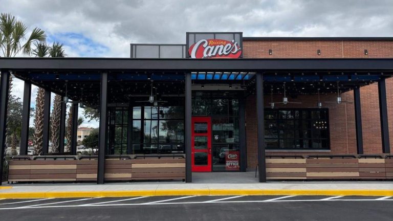 A Fast-Growing Chicken Chain Is Opening a New Location in East Orlando