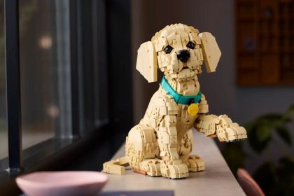 The Icons Golden Retriever Puppy set includes 2,102 pieces and movable parts that allow a range of poses.