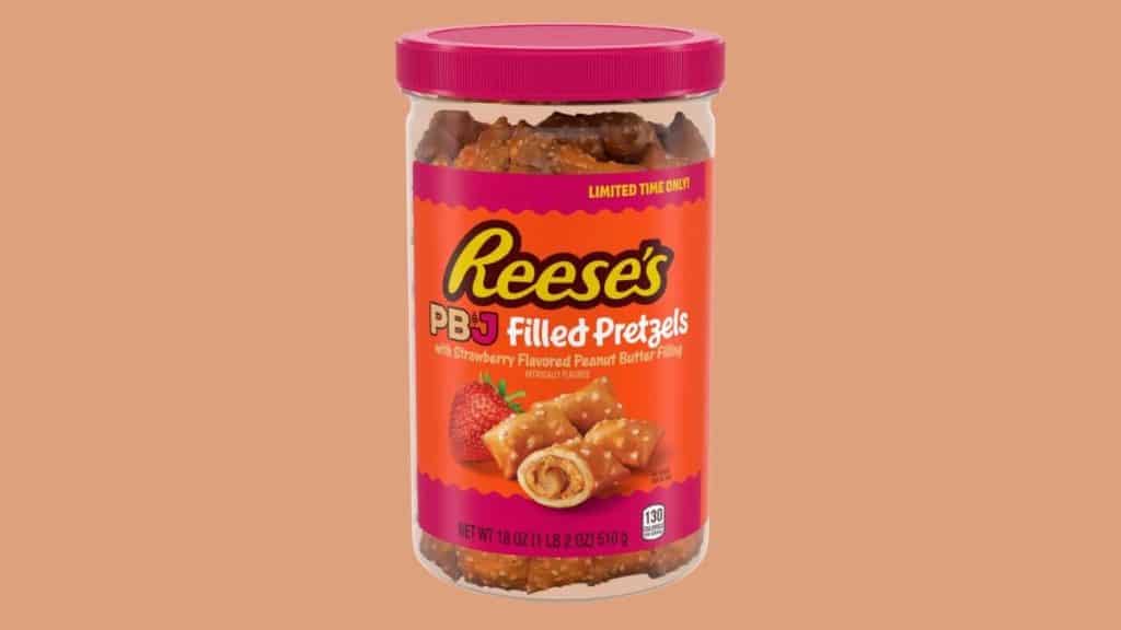 Reese’s pretzels are now in a new strawberry and peanut butter flavor (Source: hersheyland.com)