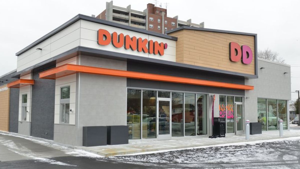 Dunkin' store's outside image