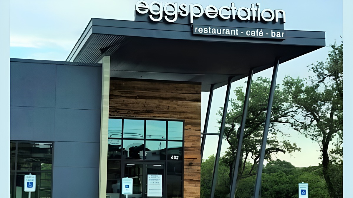 Eggspectation, a famous brunch spot, will bid farewell to the Stone Oak community in March after serving for 9.5 sunny-side-up years. 