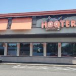 The Hooters location in Farmingdale has permanently closed, marking the end of the brand’s presence on Long Island.