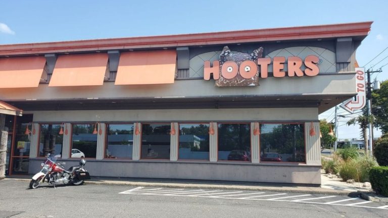 Popular Wings & Sports Bar in Farmingdale Closes Its Doors