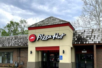 Pizza Hut Storefront image