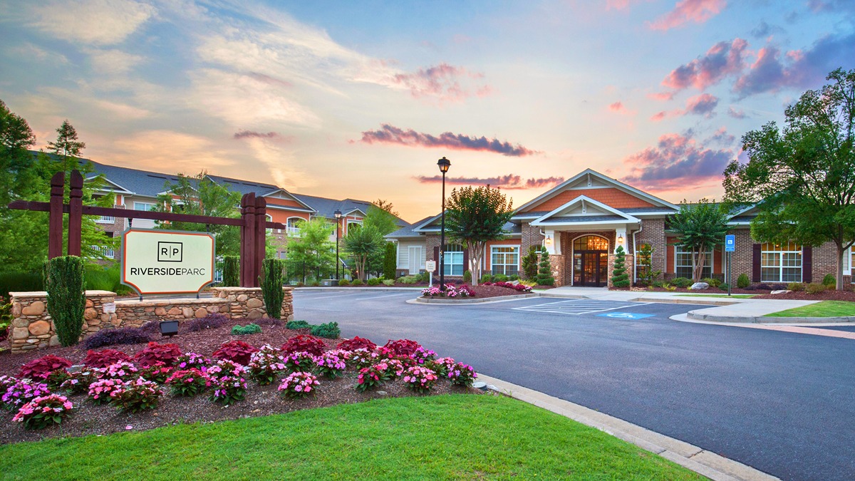 ECI Group acquires Riverside Parc Apartments.