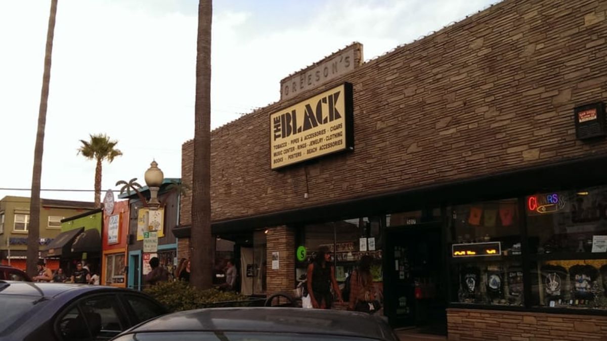 The Black Smoke Shop storefront image
