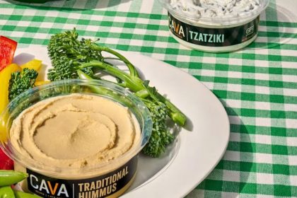 Fast-casual Mediterranean chain CAVA is bringing bowls, pitas, and community-focused initiatives to Valencia. 