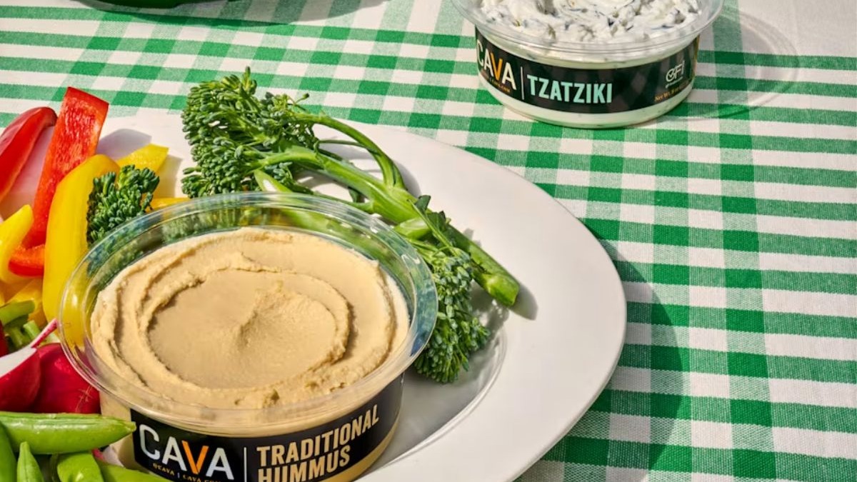 Fast-casual Mediterranean chain CAVA is bringing bowls, pitas, and community-focused initiatives to Valencia. 