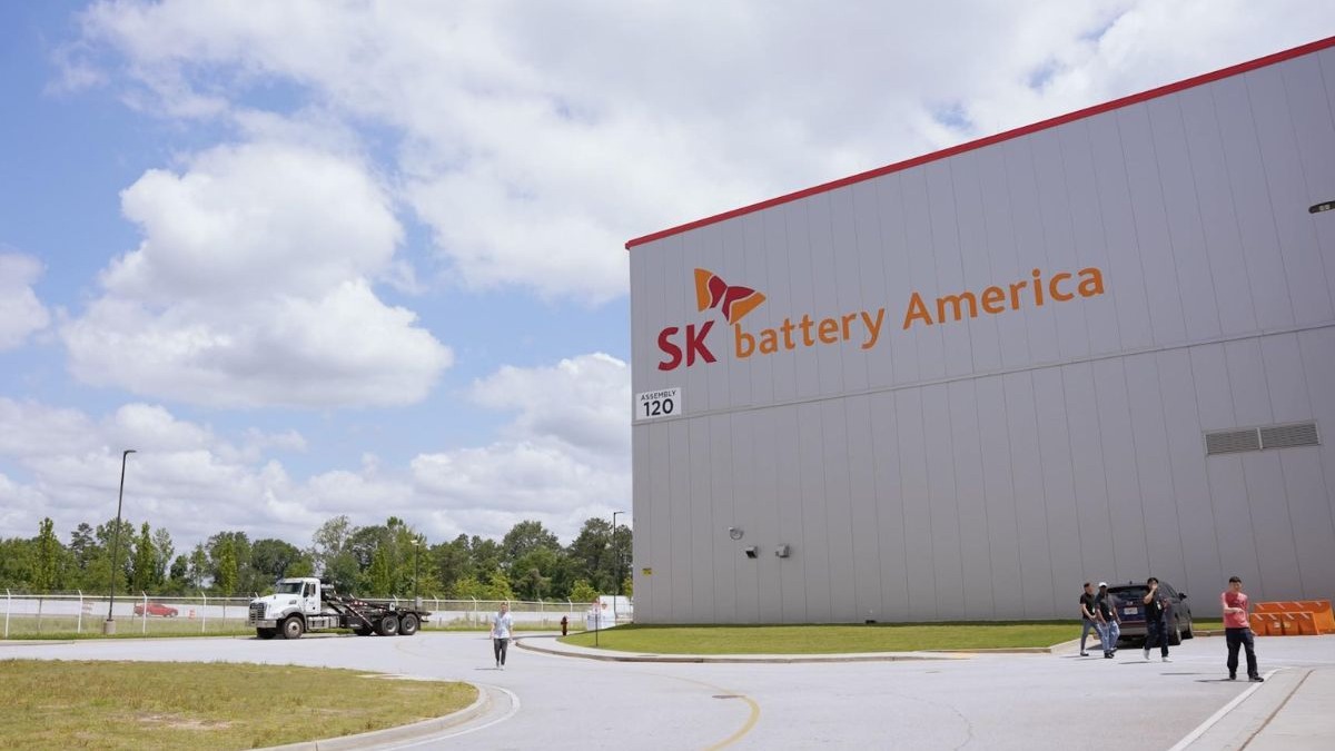 SK Battery America has laid off 958 employees at its Commerce, Georgia, facility as the EV battery maker is undergoing force reduction. 