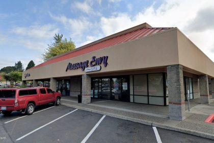 Akira Sushi Slides Into Gresham Shopping Plaza