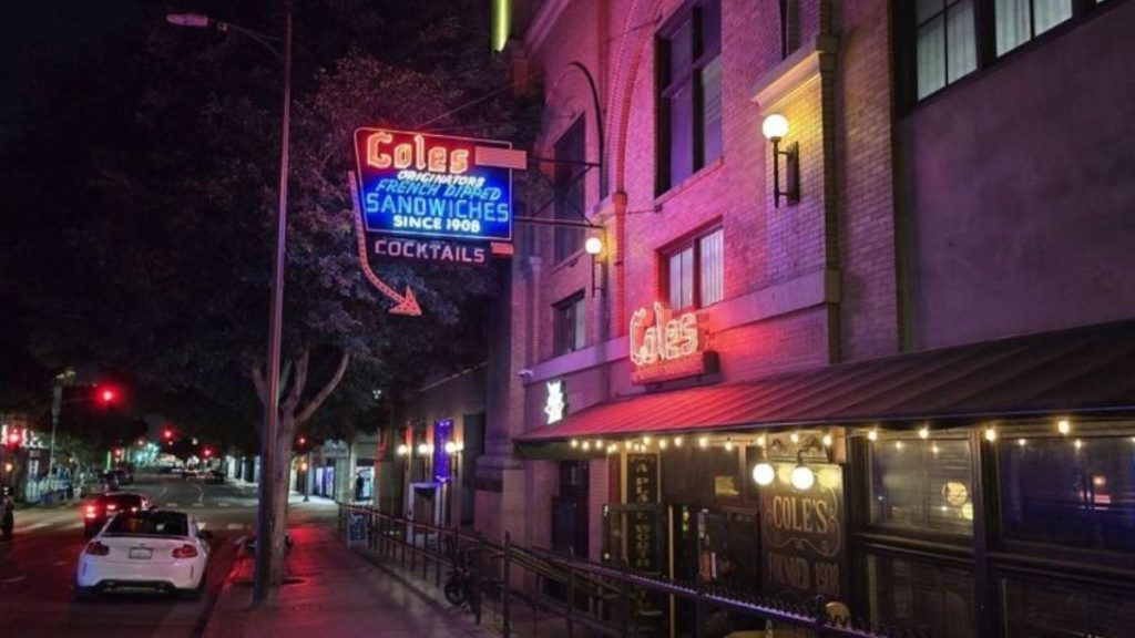Cole’s storefront image
