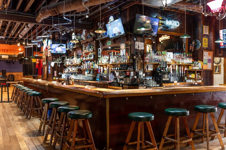 Vinnie's Bar and Grill Brentwood Expanding in July