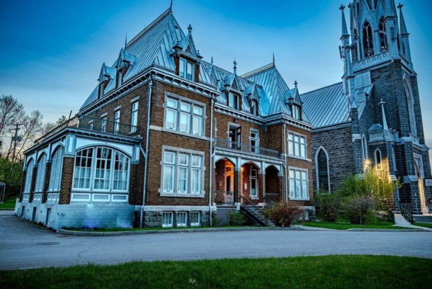 AUTUMN Preparing to Open in Chicoutimi at Hôtel Château Cran Chaud