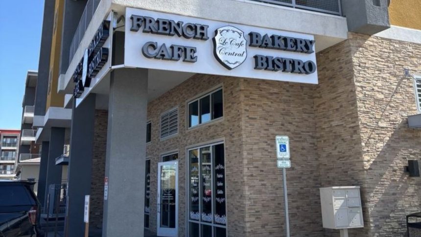 Le Café Central storefront image