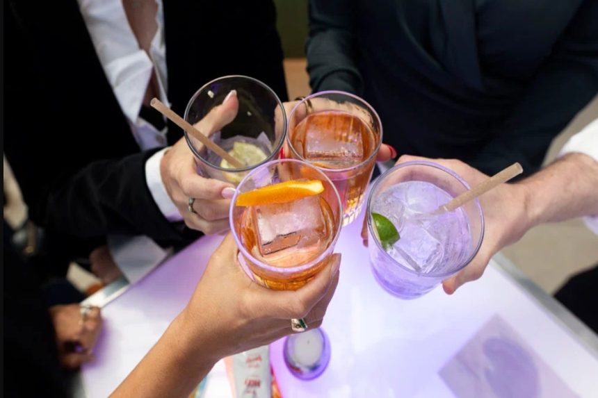 Reviews on Florentín’s website praise the “meticulously crafted cocktails
