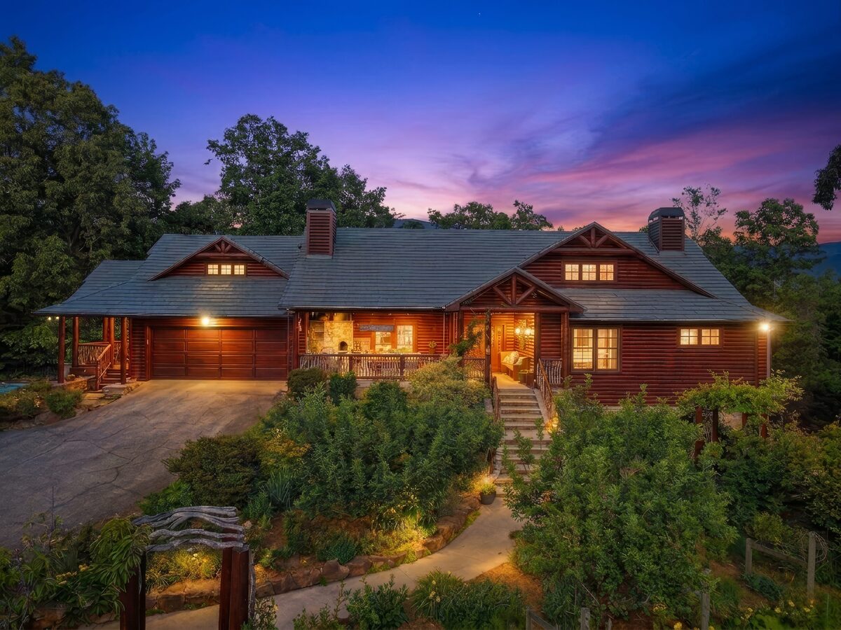 A Mountain Homestead with Pool, Guest House, and Pastureland