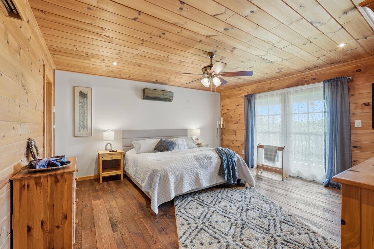 A Mountain Homestead with Pool, Guest House, and Pastureland