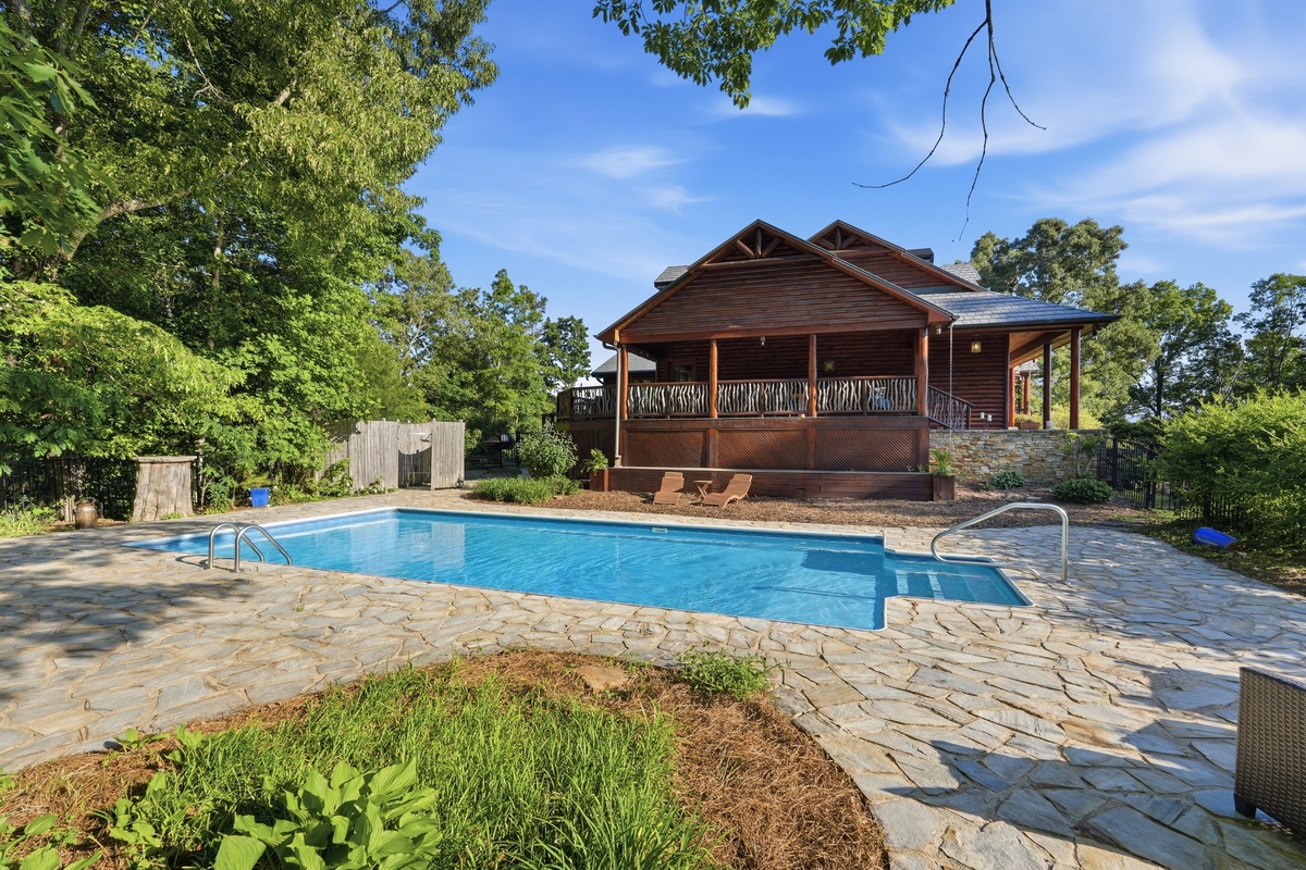 A Mountain Homestead with Pool, Guest House, and Pastureland