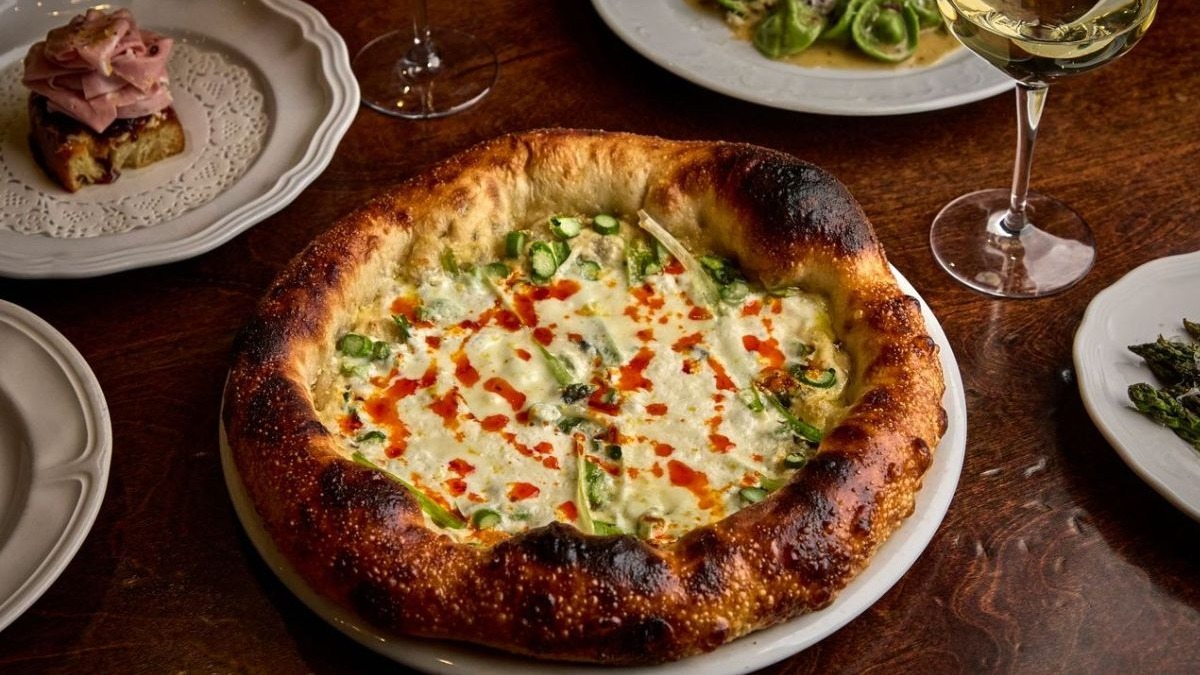Image of pizza from the menu of Alla Vita (Boka Restaurant Group)